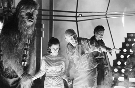 Peter Mayhew, Carrie Fisher, Irvin Kershner és Billy Dee Williams az 1980-as A Birodalom visszavág forgatásán (forrás: Lucasfilm)