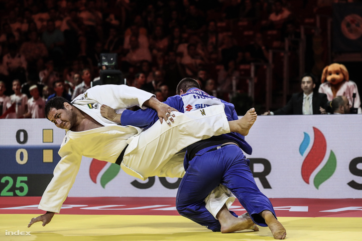 A brazil Rafael Silva (fehérben) és Bor Barna