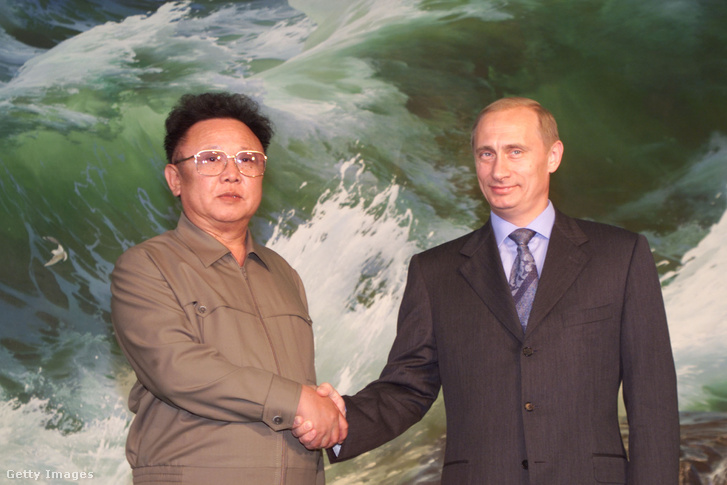 Kim Dzsongil és Vlagyimir Putyin 2000-ben