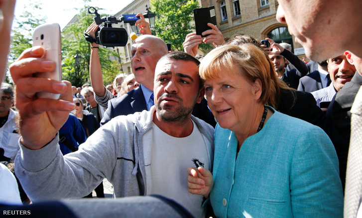 Egy szelfi Angela Merkellel 2015 szeptemberében Berlinben