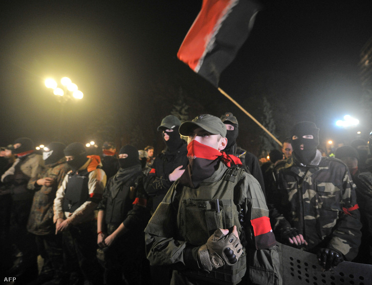 Az ukrán Pravij Szektor nevű szélsőjobboldali mozgalom tagjai