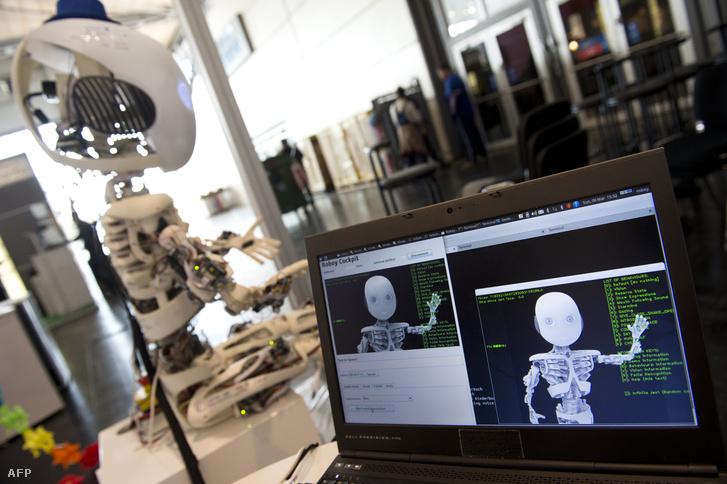 Egy humanoid robot, a Roboy fejlesztése a Zürichi Egyetem mesterséges intelligencia laboratóriumában