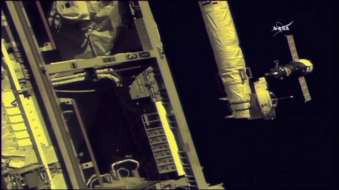 Pillanatkép a NASA élő közvetítéséből, nem sokkal a dokkolás előtt