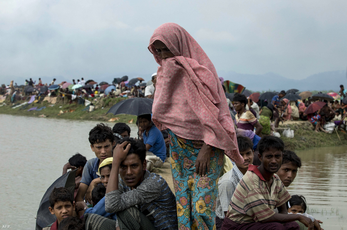 Rohingja menekültek a bangladesi határon