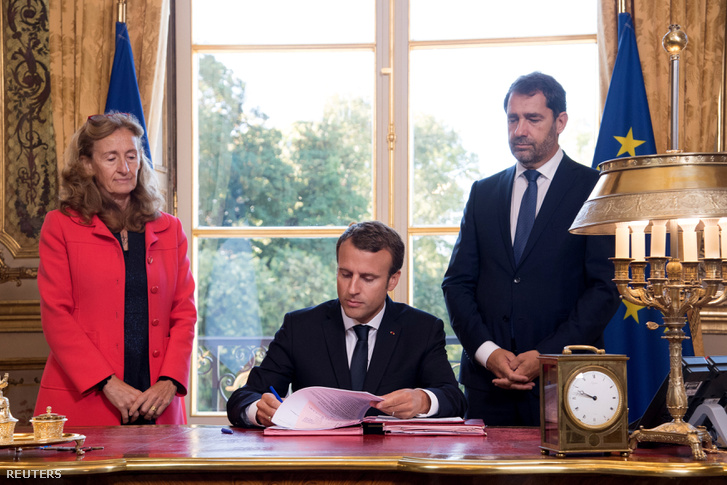 2017-09-15T105016Z 263015716 RC151458FFA0 RTRMADP 3 FRANCE-REFOR