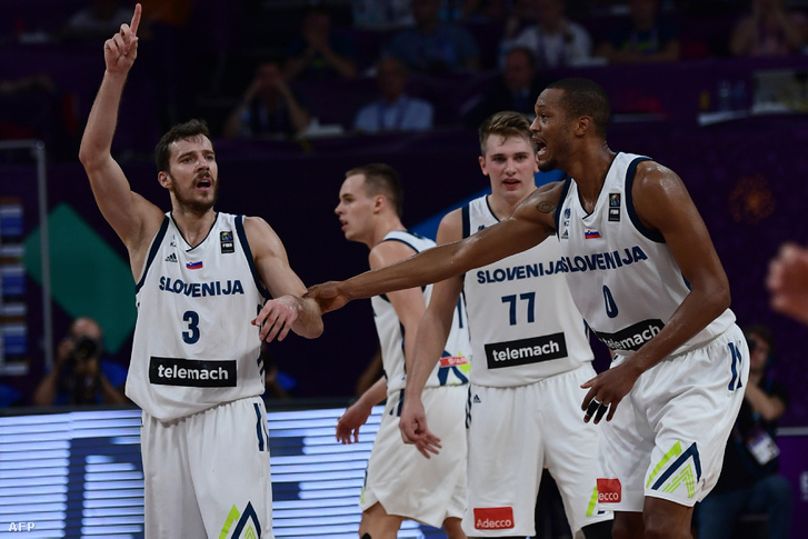 Dragic (3), Doncic (77) és Randolp (0) a kosárlabda-Európa-bajnokság döntőjében