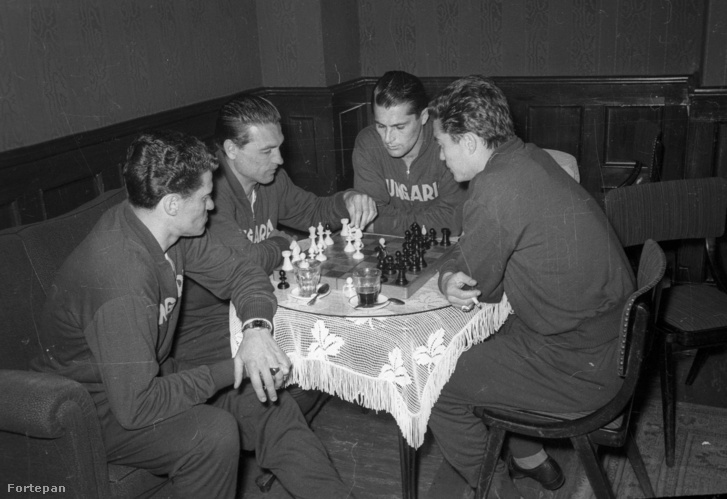 Balról Sipos Ferenc, Grosics Gyula, Sándor Károly, Kotász Antal 1959. április 18-án