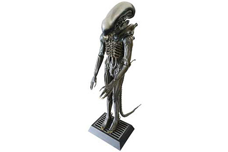 alien statue2