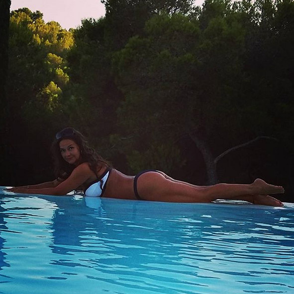 Geszler Dorottya augusztusban Mallorcáról posztolta ezt a bikinis fotót.