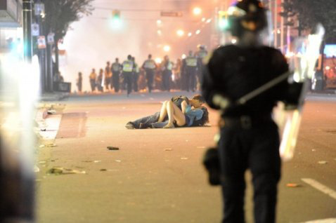 Vancouver riot kissing couple