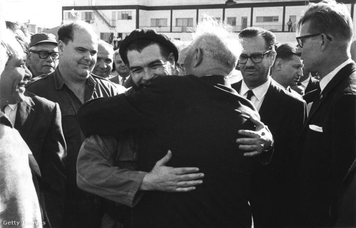 A kubai forradalom 5. évfordulóján Che Guevara üdvözli a szovjet delegációt