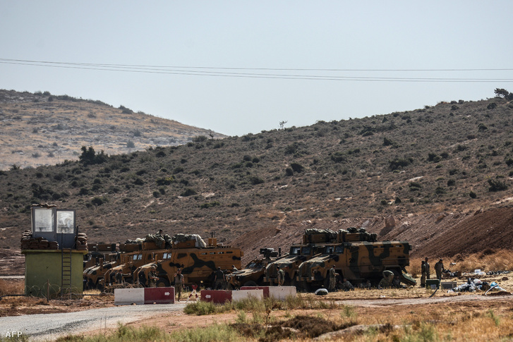 Török harckocsik a török-szír határon