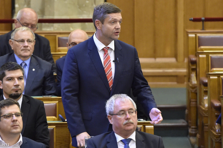 Tóth Bertalan a Magyar Szocialista Párt frakcióvezetõje reagál Orbán Viktor miniszterelnök napirend elõtti felszólalására az Országgyûlés plenáris ülésén 2017. szeptember 18-án.