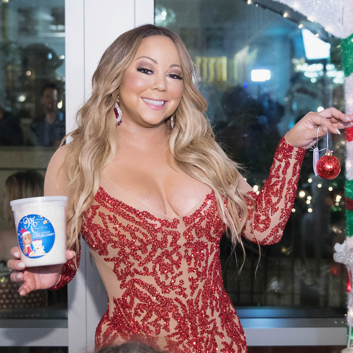 Mariah Carey egymás után szorítja magát egyre fojtósabb ruhákba