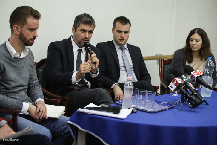 Gulyás Márton, Hadházy Ákos (LMP-társelnök), Staudt Gábor (Jobbik) és Cseh Katka (Momentum, elnökségi tag)