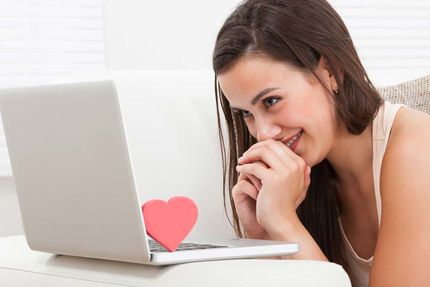 11 Must-Know tippek egy online beszélgetés kezdeményezésére egy lánnyal