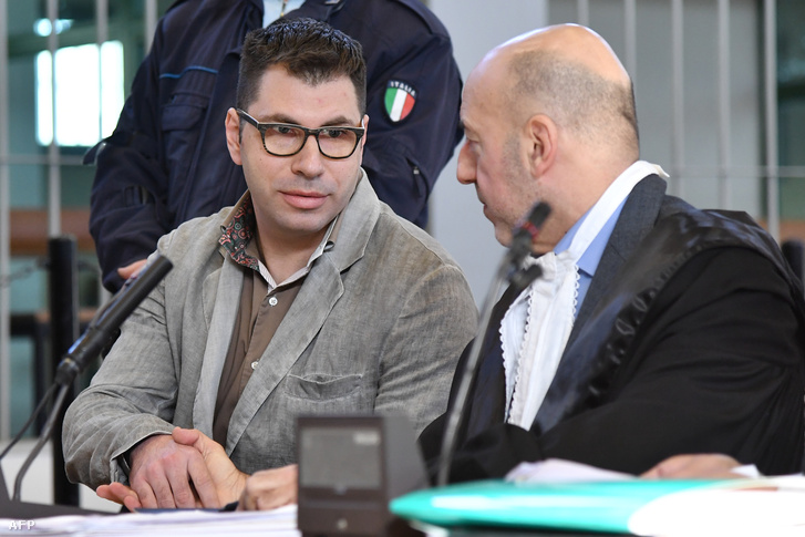 Valentino Talluto és ügyvédje az október 25-én tartott tárgyaláson