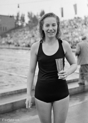 Szőke Kató későbbi kétszeres olimpiai bajnok úszó az FTC 50 éves jubileuma alkalmából rendezett versenyen. (1949)