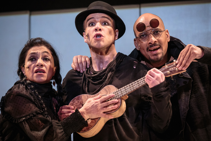 Papadimitriu Athina, Molnár Áron és Kálid Artúr - Frida