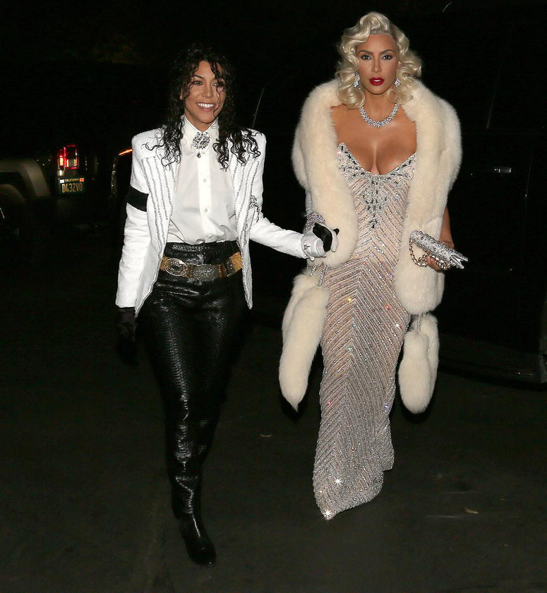 Kardashian egyébként a testvérével, Kourtney-val egy másik buliba is elment, oda Michael Jacksonnak és Madonnának öltöztek, egy régi MTV-s díjátadóról.