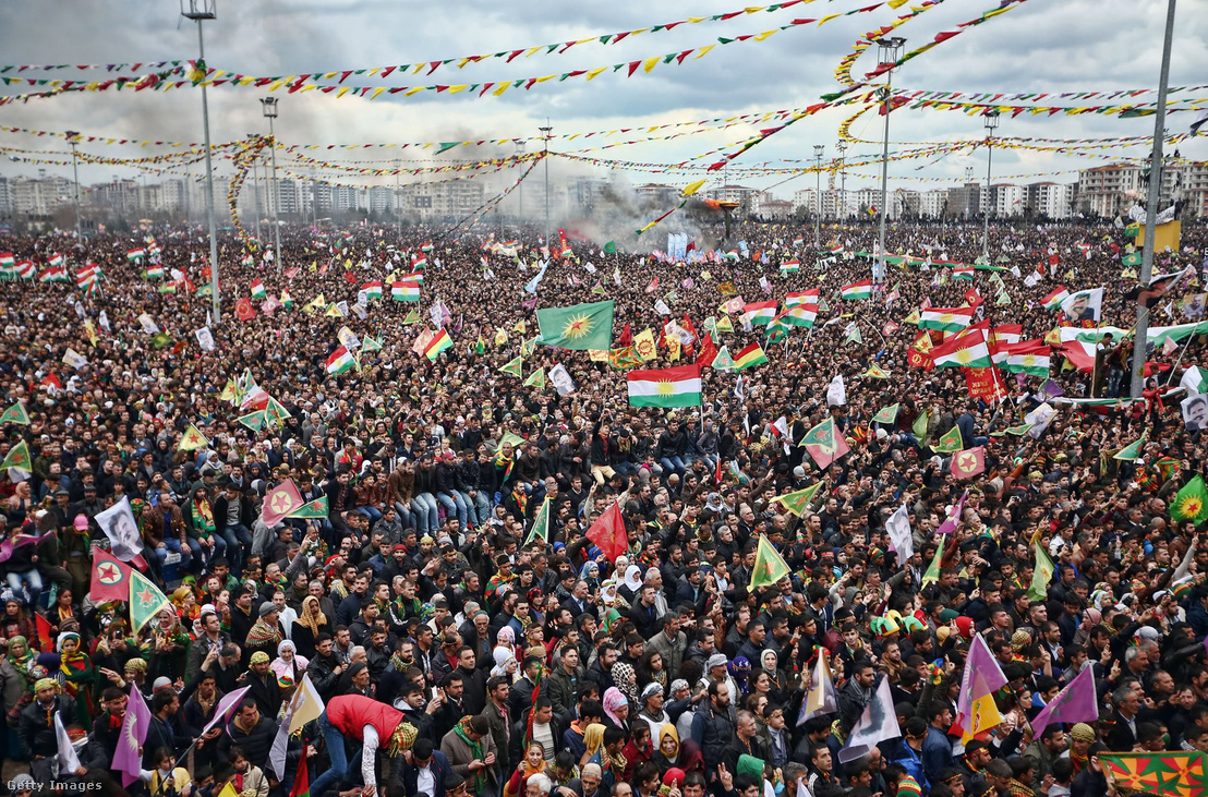 Törökországi kurdok ünneplik az új évet 2015-ben.
