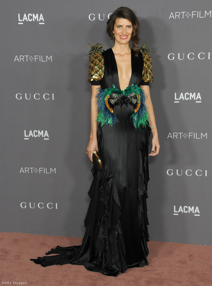 Ananász ujjas Gucci ruha a 39 éves brazil modellen, Michelle Alvesen.