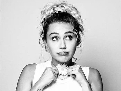 Miley Cyrus annyira sokat evett, hogy terhesnek nézték