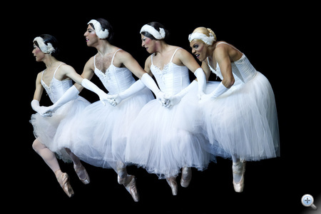 Hajdú D. András (Origo) : Szőrös mellkasú balerinák repkedtek a MÜPA-ban - második helyezett művészet sorozat kategóriában