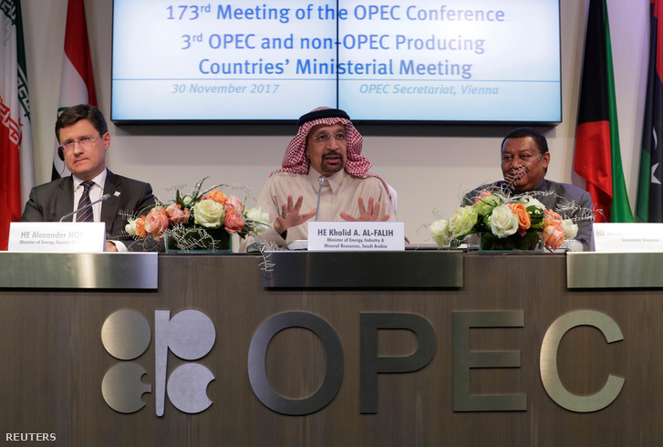 Alexander Novak, orosz pénzügyminiszter, Khalid al-Falih szaúdi olajügyi miniszter és Mohammad Barkindo, az OPEC főtitkára Bécsben