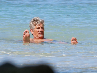 Eric Roberts bevállalja a fecskét Barbadoson, mert miért ne tenné