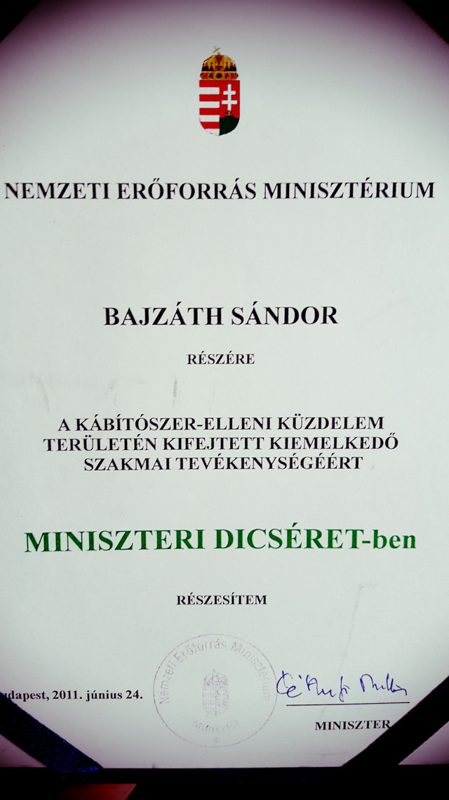 Bajzáth Sándor miniszteri kitüntetést kapott a kábítószerellenes küzdelemért