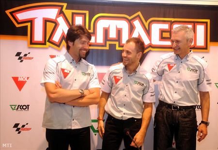 Alberto Martinelli, a Scot Racing Team MotoGP sportigazgatója, Talmácsi Gábor és Cirano Mularoni a csapat tulajdonosa