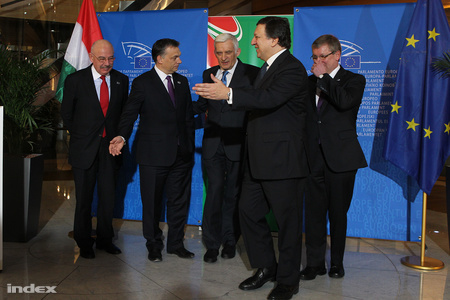 Martonyi János, Orbán Viktor, Jerzy Buzek, José Manuel Barroso és Matolcsy György az EP ülése előtt (Fotó: Barakonyi Szabolcs)