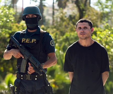 Juan Miguel Valle Beltran (jobbra) elfogása után (Fotó: Francisco Vega)