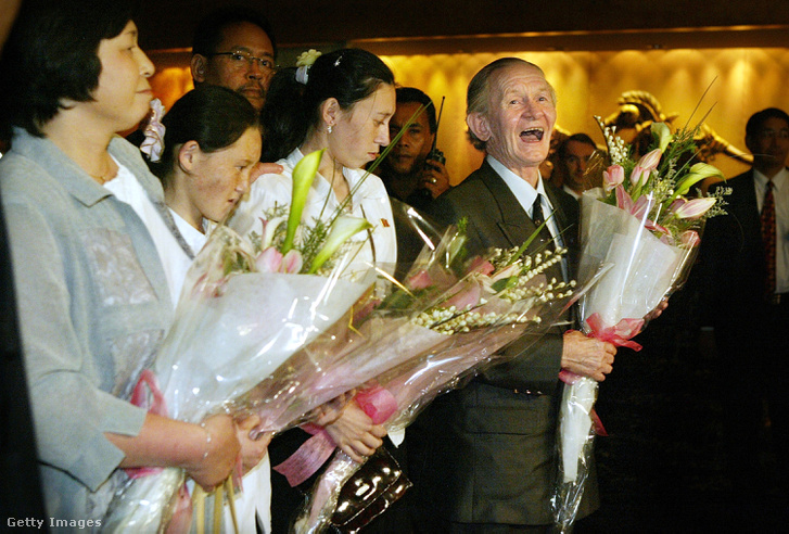 Jenkis feleségével és lányaival 2004-ben Jakartában