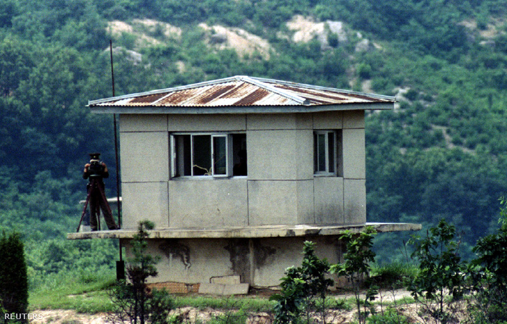 Észak-koreai őrhely a demilitarizált övezet mellett
