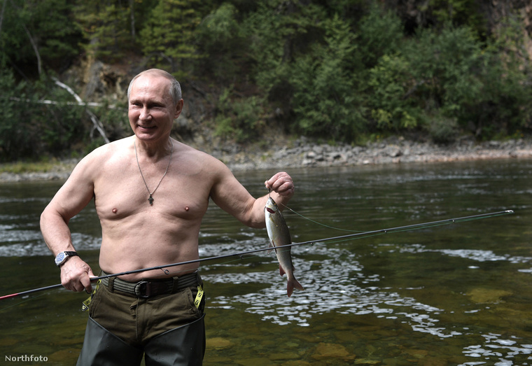 Vlagyimir Putyin meg így horgászott augusztus 5-én.