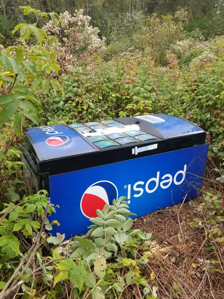 pepsi machine saintleonard 20171227?itok=DhHMoNKF