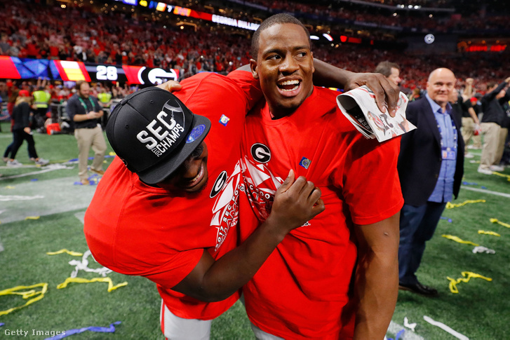 Nick Chubb és Sony Michel, a Georgia Bulldogs játékosai ünneplik Auburn Tigers ellen aratott győzelmüket 2017 december 2-án