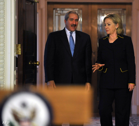 Nasser Judeh külügyminiszter Hillary Clintonnal Washingtonban a múlt héten