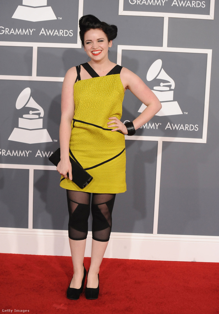 Lindsay Pearce énekesnő 2012-ben ilyen harisnyagatyában ment a Grammyre.
                        
                        