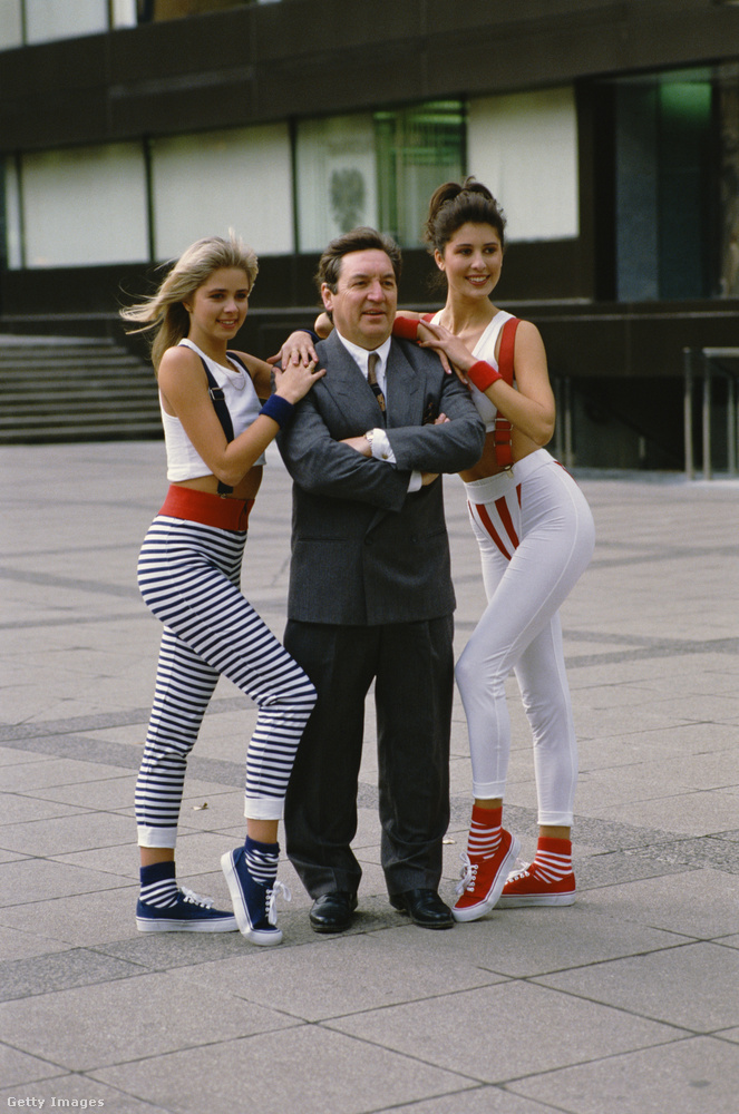 A brit fast fashion márka, a Next 1988-ban mutatta be sportos leggingseit.
                        
                        