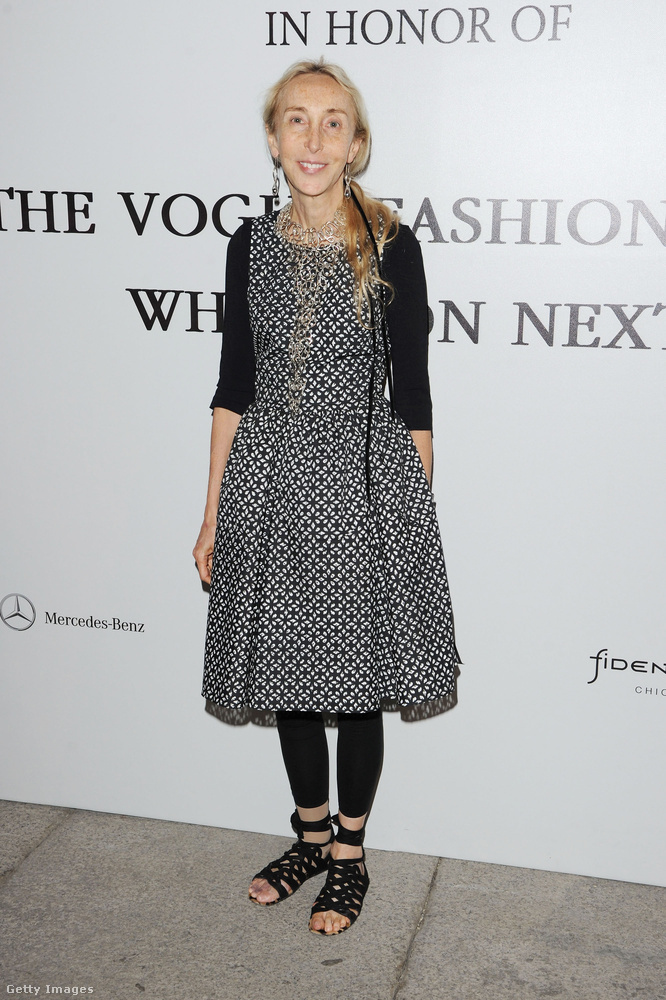 Még Carla Sozzani, az olasz Vogue egykori meghatározó arca is hordott leggingset.
                        