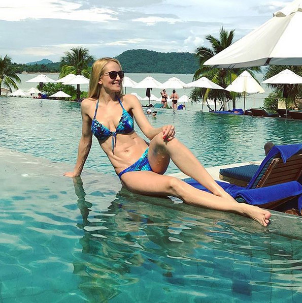 Sándor Orsi a negyvenedik születésnapját Phuketen tölti a családjával, innen posztolta a bikinis fotót.