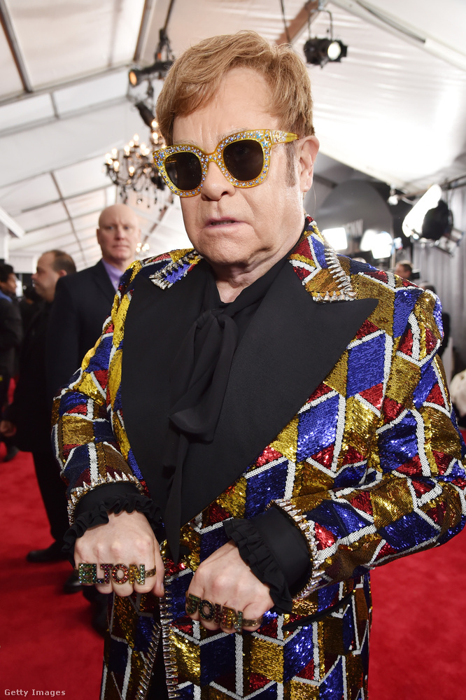 Személyes kedvencünk Sir Elton John, akin kis túlzással annyi Gucci cucc volt, mint a gucci.com-on összesen