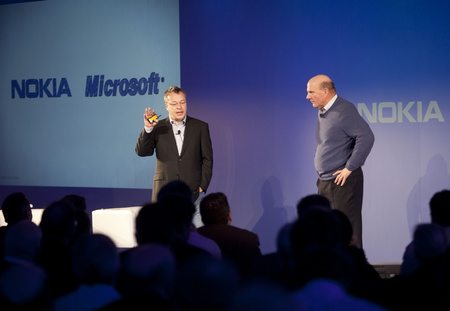 Stephen Elop a Nokia és Steve Ballmer a Microsoft vezére