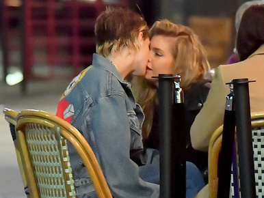 Kristen Stewart úgy enyeleg a barátnőjével, hogy nem győzünk pirulni