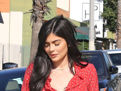 Kylie Jennernek kislánya született