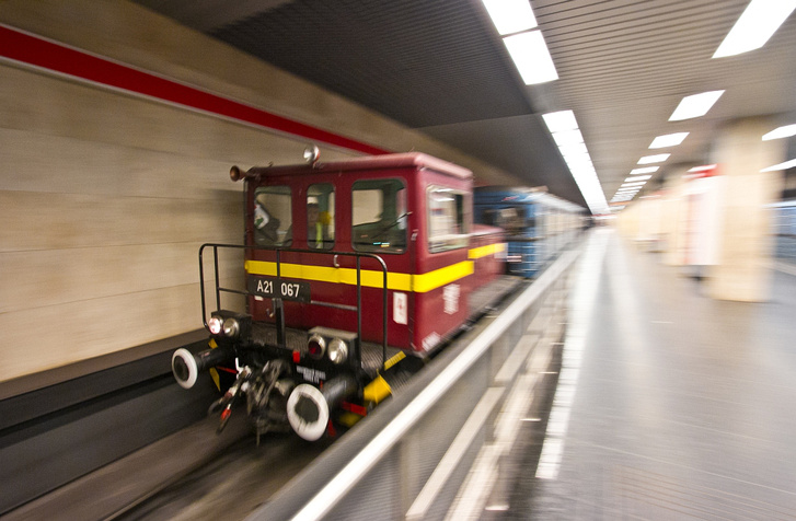 Szolgálati dízelmozdony a metróban (illusztráció) - Vörös Attila (iho.hu) fotója