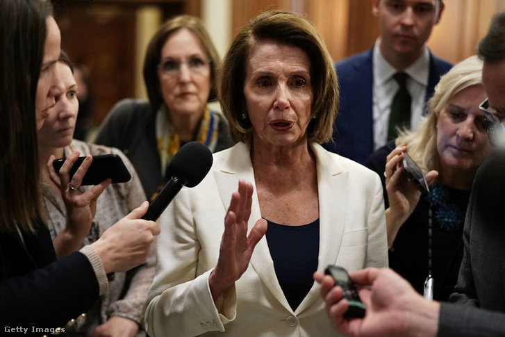 Nancy Pelosi a beszéde után 2018 február 7-én